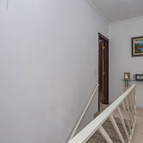 Casa à venda com 110m², 3 quartos e 2 vagasCorredor