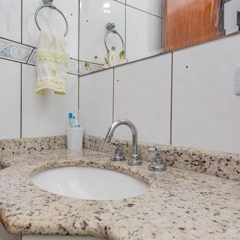 Casa à venda com 110m², 3 quartos e 2 vagasBanheiro Social