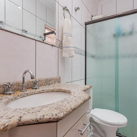 Casa à venda com 110m², 3 quartos e 2 vagasBanheiro da Suíte