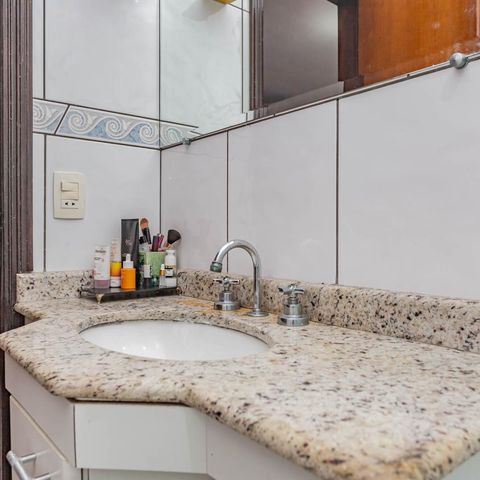 Casa à venda com 110m², 3 quartos e 2 vagasBanheiro da Suíte