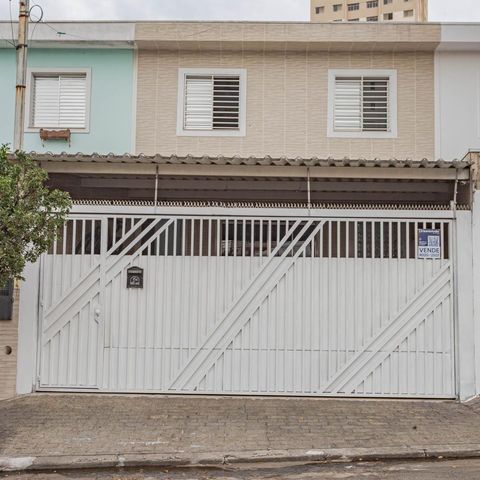 Casa à venda com 110m², 3 quartos e 2 vagasFachada