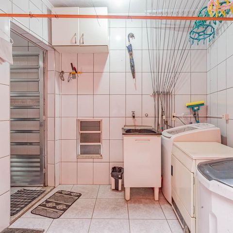 Casa à venda com 110m², 3 quartos e 2 vagasÁrea de Serviço