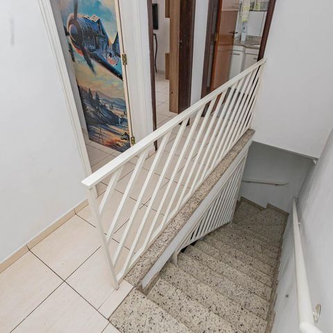 Casa à venda com 110m², 3 quartos e 2 vagasEscada