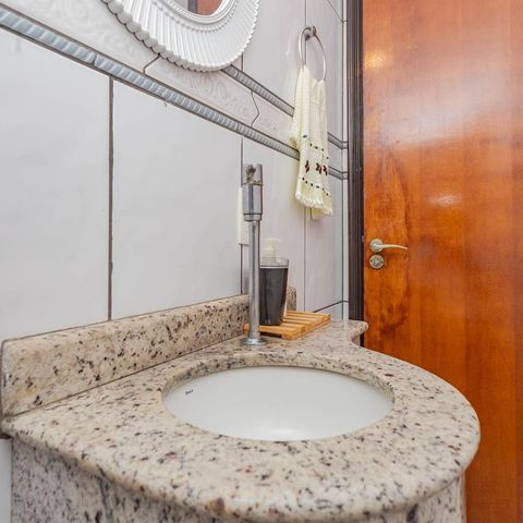 Casa à venda com 110m², 3 quartos e 2 vagasLavabo