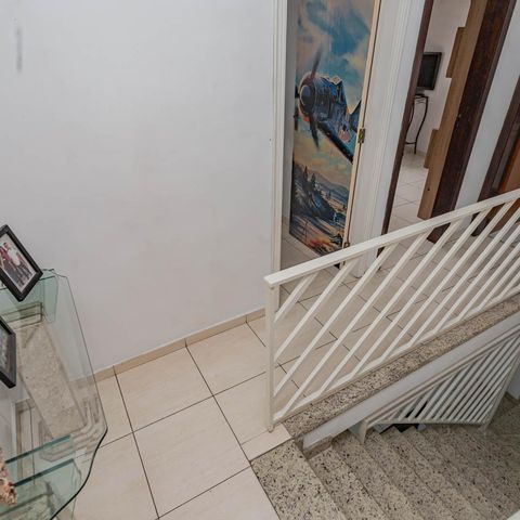 Casa à venda com 110m², 3 quartos e 2 vagasCorredor