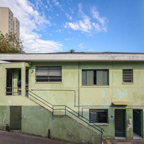Casa à venda com 463m², 9 quartos e 8 vagas Casa à venda com 463m², 9 quartos e 8 vagasQuarto 3 - janela