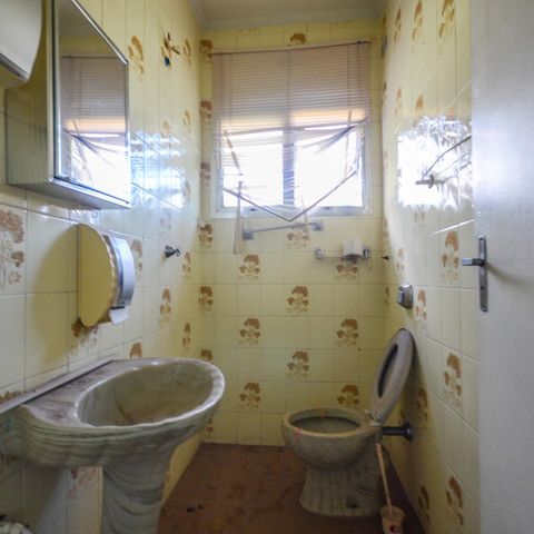Casa à venda com 463m², 9 quartos e 8 vagas Casa à venda com 463m², 9 quartos e 8 vagasBanheiro