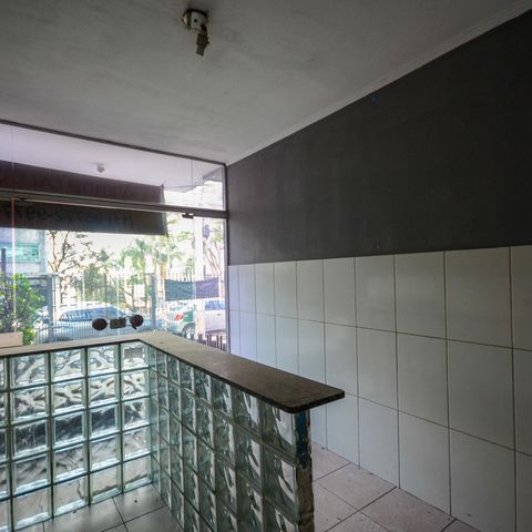 Casa à venda com 463m², 9 quartos e 8 vagas Casa à venda com 463m², 9 quartos e 8 vagasEntrada
