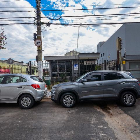 Casa à venda com 463m², 9 quartos e 8 vagas Casa à venda com 463m², 9 quartos e 8 vagasFachada
