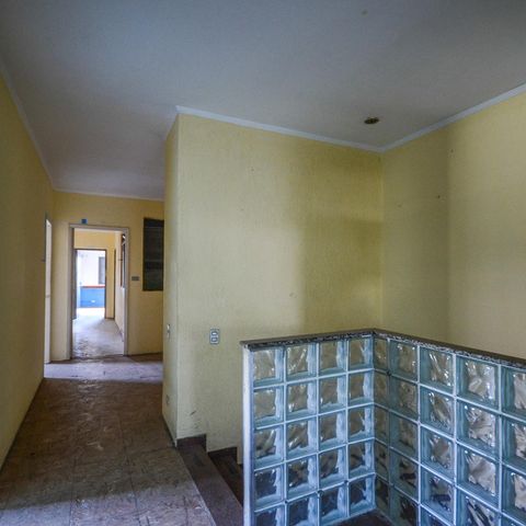 Casa à venda com 463m², 9 quartos e 8 vagas Casa à venda com 463m², 9 quartos e 8 vagasCorredor