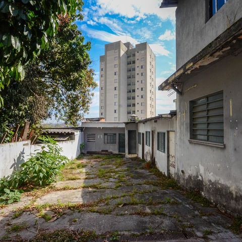 Casa à venda com 463m², 9 quartos e 8 vagas Casa à venda com 463m², 9 quartos e 8 vagasQuintal