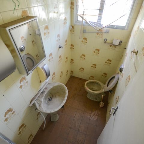 Casa à venda com 463m², 9 quartos e 8 vagas Casa à venda com 463m², 9 quartos e 8 vagasBanheiro