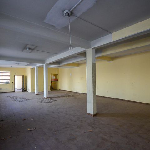 Casa à venda com 463m², 9 quartos e 8 vagas Casa à venda com 463m², 9 quartos e 8 vagasSalão