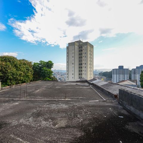 Casa à venda com 463m², 9 quartos e 8 vagas Casa à venda com 463m², 9 quartos e 8 vagasQuarto 1 - janela