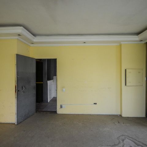 Casa à venda com 463m², 9 quartos e 8 vagas Casa à venda com 463m², 9 quartos e 8 vagasSala
