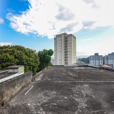 Casa à venda com 463m², 9 quartos e 8 vagas Casa à venda com 463m², 9 quartos e 8 vagasQuarto 2 - janela
