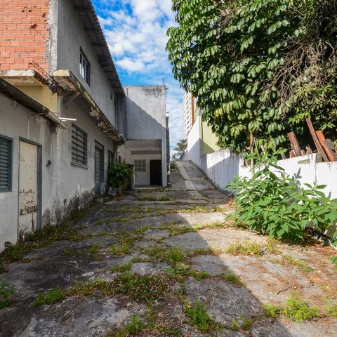Casa à venda com 463m², 9 quartos e 8 vagas Casa à venda com 463m², 9 quartos e 8 vagasQuintal