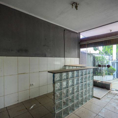 Casa à venda com 463m², 9 quartos e 8 vagas Casa à venda com 463m², 9 quartos e 8 vagasEntrada