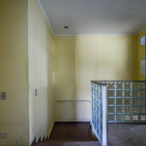 Casa à venda com 463m², 9 quartos e 8 vagas Casa à venda com 463m², 9 quartos e 8 vagasEscada