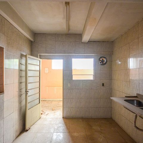 Casa à venda com 463m², 9 quartos e 8 vagas Casa à venda com 463m², 9 quartos e 8 vagasCozinha