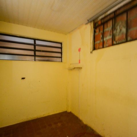 Casa à venda com 463m², 9 quartos e 8 vagas Casa à venda com 463m², 9 quartos e 8 vagasQuarto 4