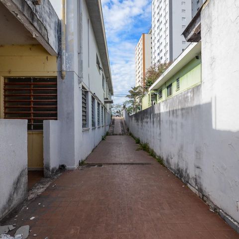 Casa à venda com 463m², 9 quartos e 8 vagas Casa à venda com 463m², 9 quartos e 8 vagasGaragem