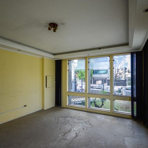 Casa à venda com 463m², 9 quartos e 8 vagas Casa à venda com 463m², 9 quartos e 8 vagasSala