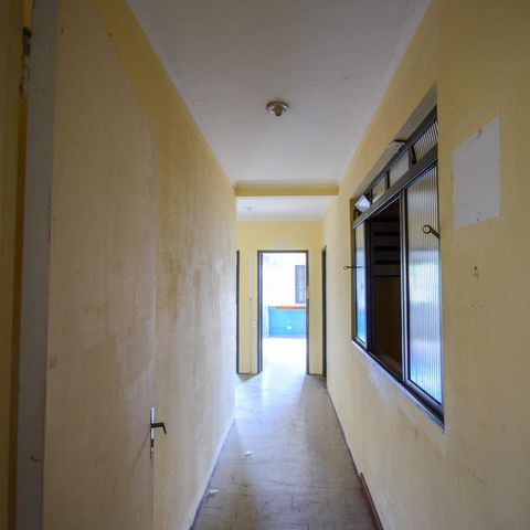Casa à venda com 463m², 9 quartos e 8 vagas Casa à venda com 463m², 9 quartos e 8 vagasCorredor