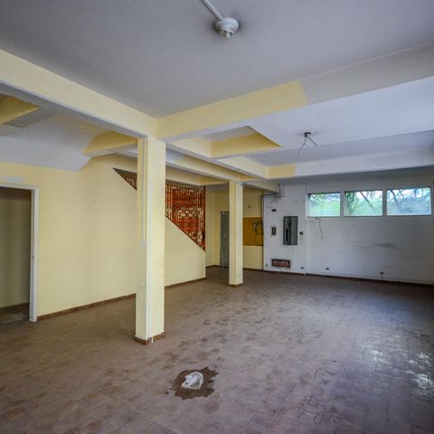 Casa à venda com 463m², 9 quartos e 8 vagas Casa à venda com 463m², 9 quartos e 8 vagasSalão