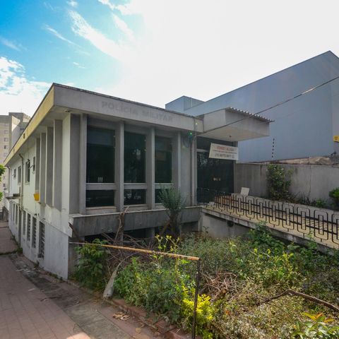 Casa à venda com 463m², 9 quartos e 8 vagas Casa à venda com 463m², 9 quartos e 8 vagasGaragem