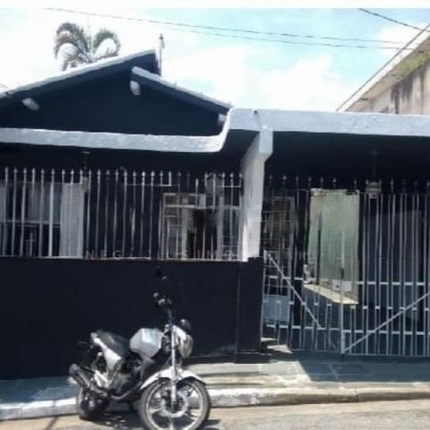 Casa à venda com 176m², 4 quartos e 4 vagas