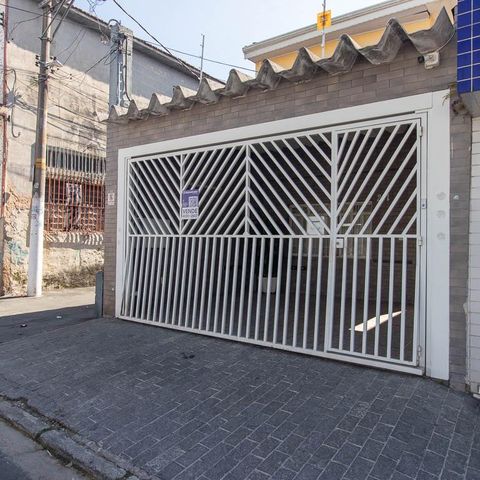 Casa à venda com 149m², 3 quartos e 2 vagas Casa à venda com 149m², 3 quartos e 2 vagasFachada