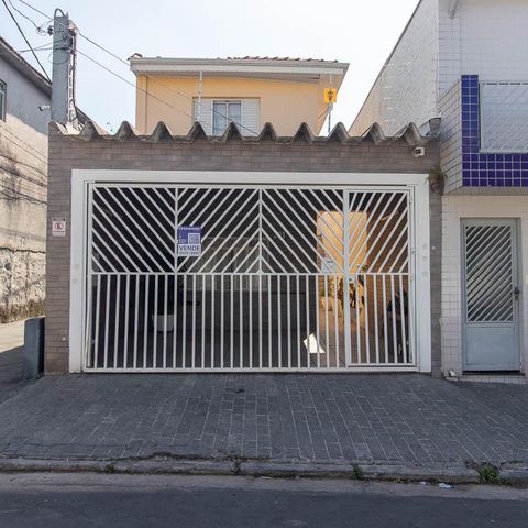 Casa à venda com 149m², 3 quartos e 2 vagas Casa à venda com 149m², 3 quartos e 2 vagasFachada