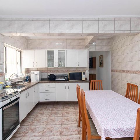 Casa à venda com 149m², 3 quartos e 2 vagas Casa à venda com 149m², 3 quartos e 2 vagasCozinha