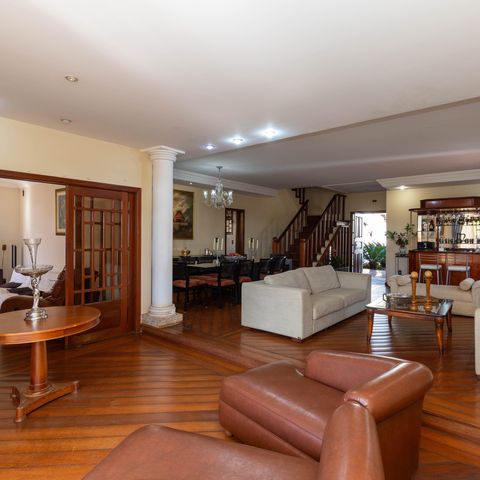 Casa para alugar com 515m², 4 quartos e 4 vagasSala