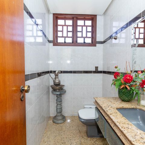 Casa para alugar com 515m², 4 quartos e 4 vagasBanheiro