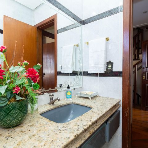 Casa para alugar com 515m², 4 quartos e 4 vagasBanheiro