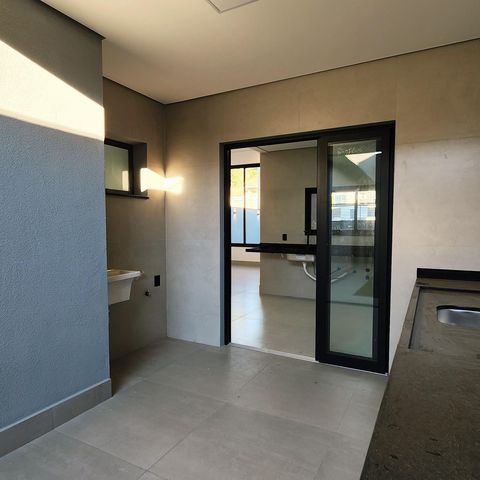 Casa à venda com 172m², 3 quartos e 1 vaga Casa à venda com 172m², 3 quartos e 1 vagaÁrea de Serviço