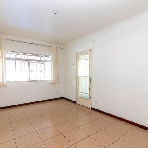 Casa para alugar com 220m², 3 quartos e 4 vagas Casa para alugar com 220m², 3 quartos e 4 vagasSala de Estar