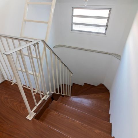 Casa para alugar com 220m², 3 quartos e 4 vagas Casa para alugar com 220m², 3 quartos e 4 vagasCorredor dos Quartos - Escada