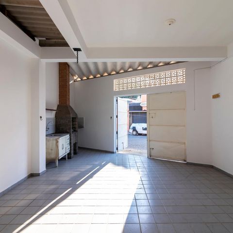 Casa para alugar com 220m², 3 quartos e 4 vagas Casa para alugar com 220m², 3 quartos e 4 vagasQuintal