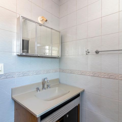 Casa para alugar com 220m², 3 quartos e 4 vagas Casa para alugar com 220m², 3 quartos e 4 vagasBanheiro da Suíte