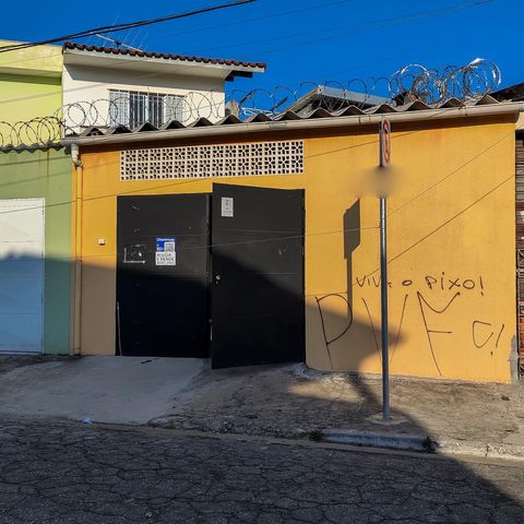 Casa para alugar com 220m², 3 quartos e 4 vagas Casa para alugar com 220m², 3 quartos e 4 vagasFachada da Rua 2