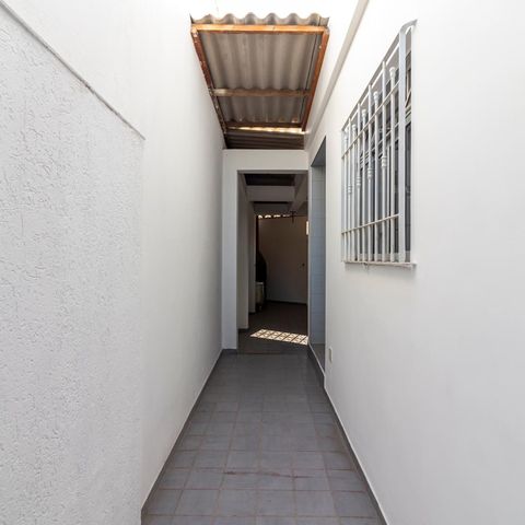 Casa para alugar com 220m², 3 quartos e 4 vagas Casa para alugar com 220m², 3 quartos e 4 vagasCorredor Lateral