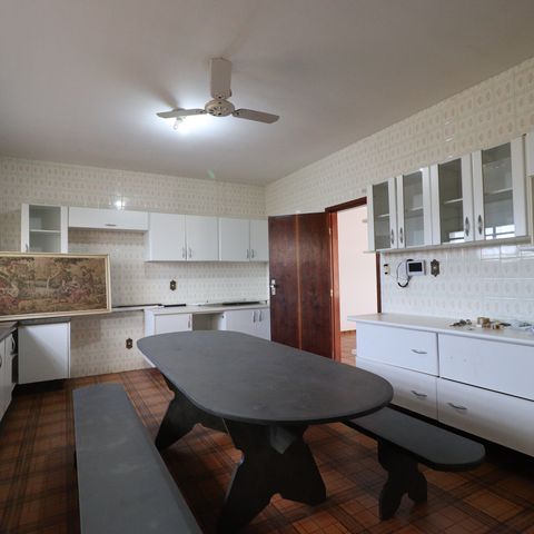 Casa para alugar com 241m², 6 quartos e 4 vagasCozinha