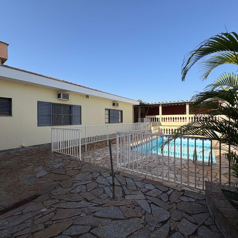 Casa para alugar com 241m², 6 quartos e 4 vagasPiscina