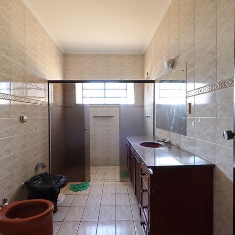 Casa para alugar com 241m², 6 quartos e 4 vagasBanheiro