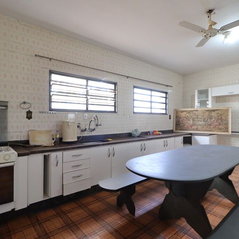 Casa para alugar com 241m², 6 quartos e 4 vagasCozinha