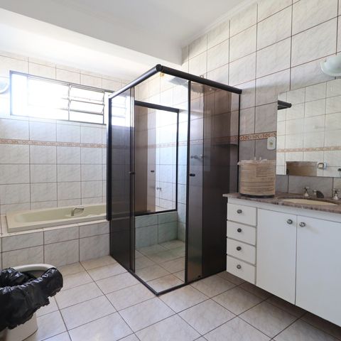 Casa para alugar com 241m², 6 quartos e 4 vagasBanheiro da Suíte