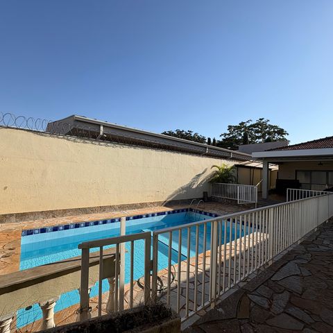 Casa para alugar com 241m², 6 quartos e 4 vagasPiscina